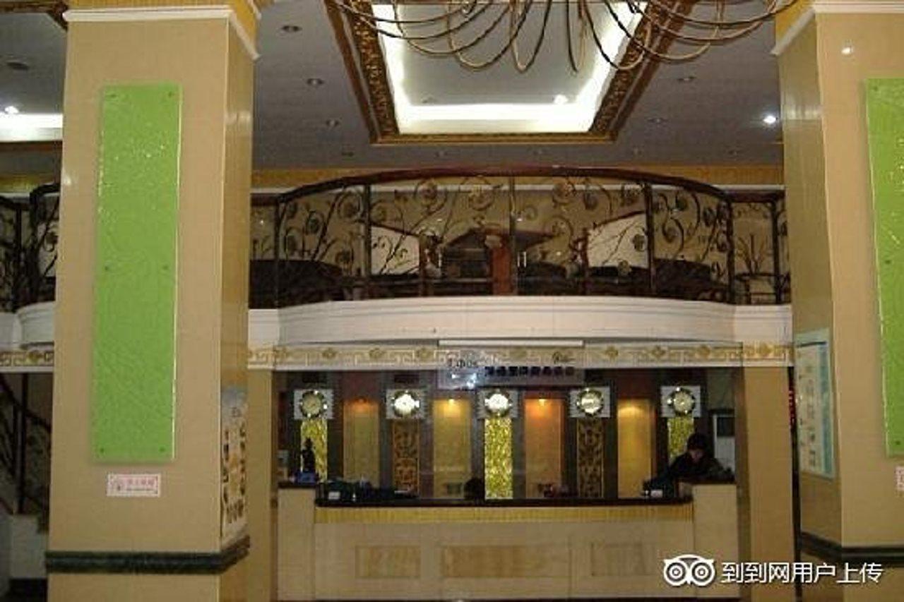 Greentree Inn Qingdao Railway Station East Square Pichaiyuan Express Hotel Екстериор снимка